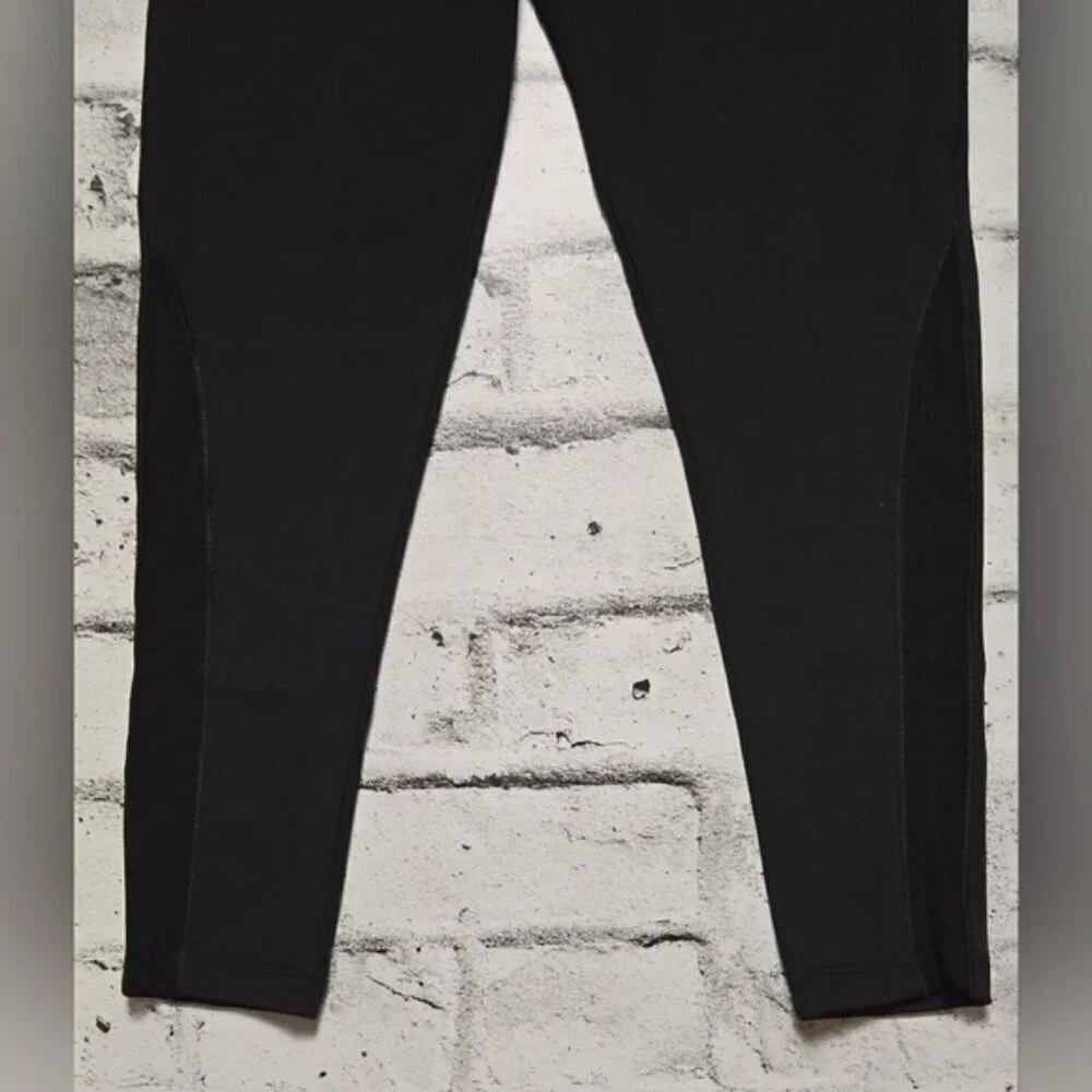 Nike Pro Cool Women's Black Capris Leggings. EUC